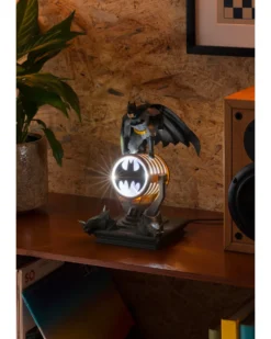 Batman LED Dioramaleuchte mit abnehmbarer Figure & Bat-Signal | Höhe 27 cm