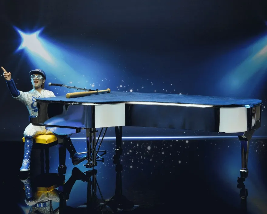 Elton John & Piano Actionfigur Live 1975 incl. Konzertflügel