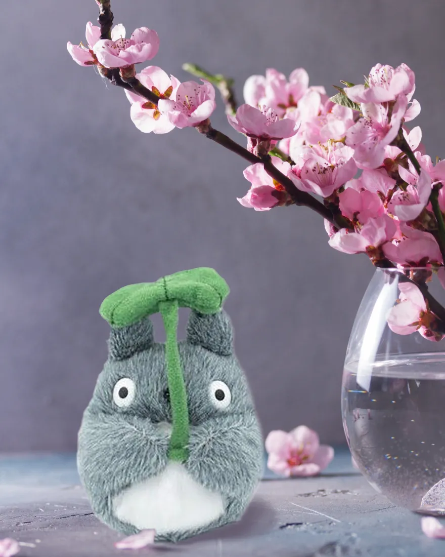 Mein Nachbar Totoro Plüschfigur Totoro mit Blatt