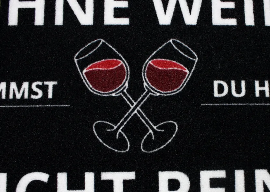 Ohne Wein kommst Du hier nicht rein Fußmatte