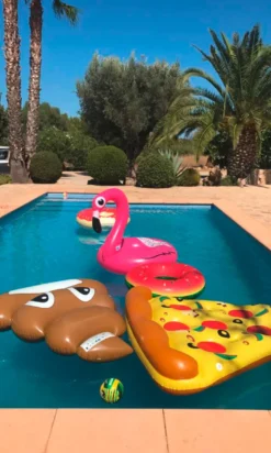 Pizza Schwimminsel Pizzastück