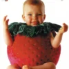 Postkarte Tom Arma Baby als Erdbeere
