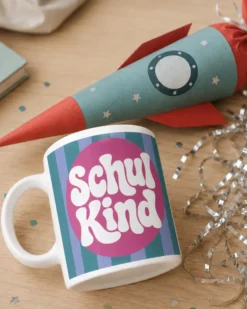 Schulkind Tasse 180 ml - mit 'Schulkind' Aufschrift - mit Streifen Design