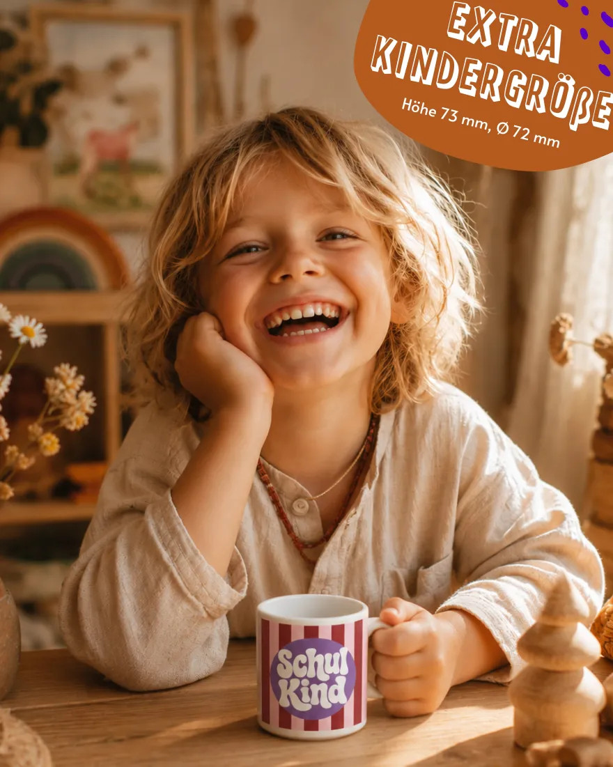 Schulkind Tasse 180 ml - mit 'Schulkind' Aufschrift - peppiges gestreiftes Design