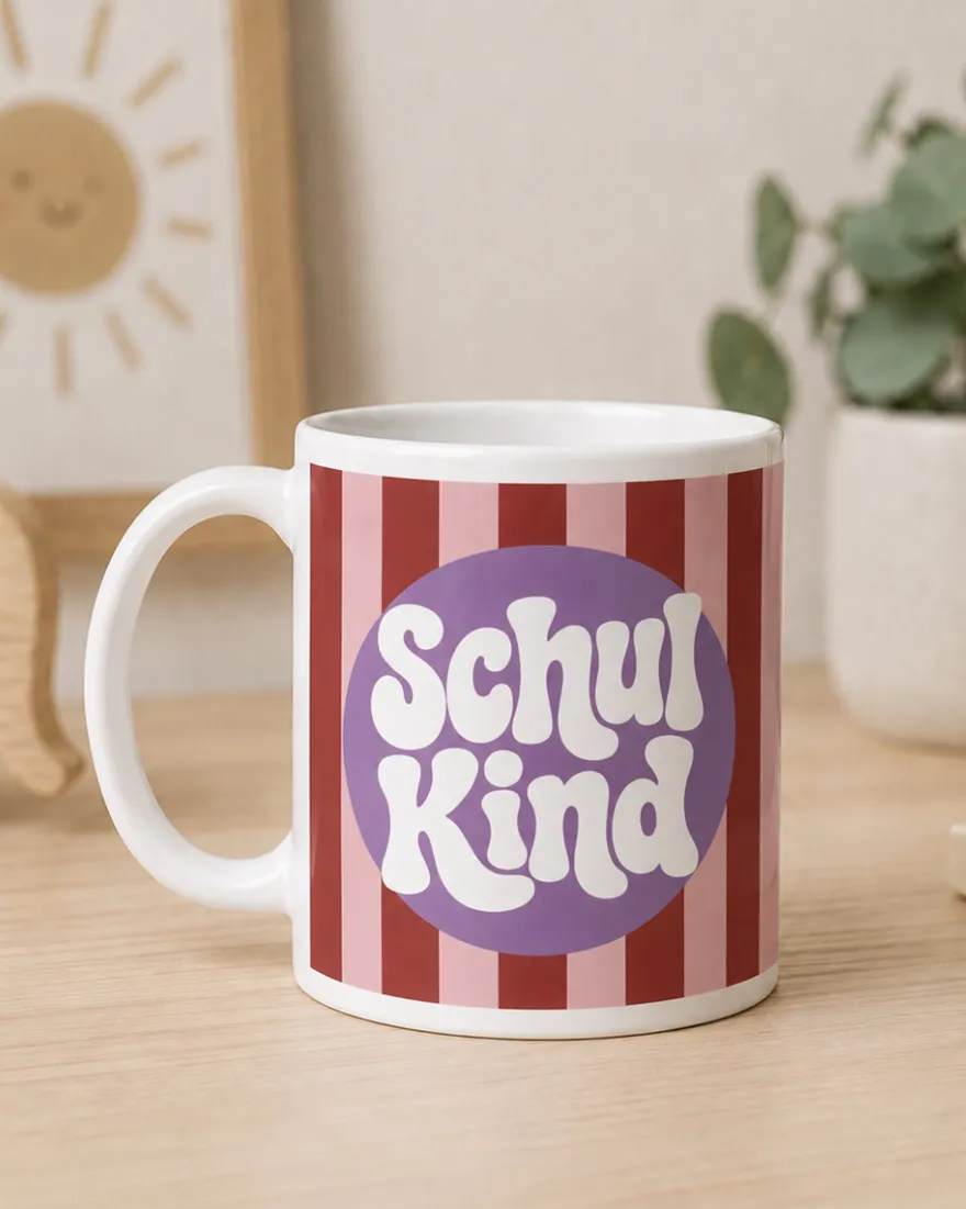 Schulkind Tasse 180 ml - mit 'Schulkind' Aufschrift - peppiges gestreiftes Design