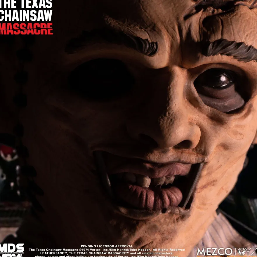 Texas Chainsaw Massacre 15' Talking Mega Scale Leatherface