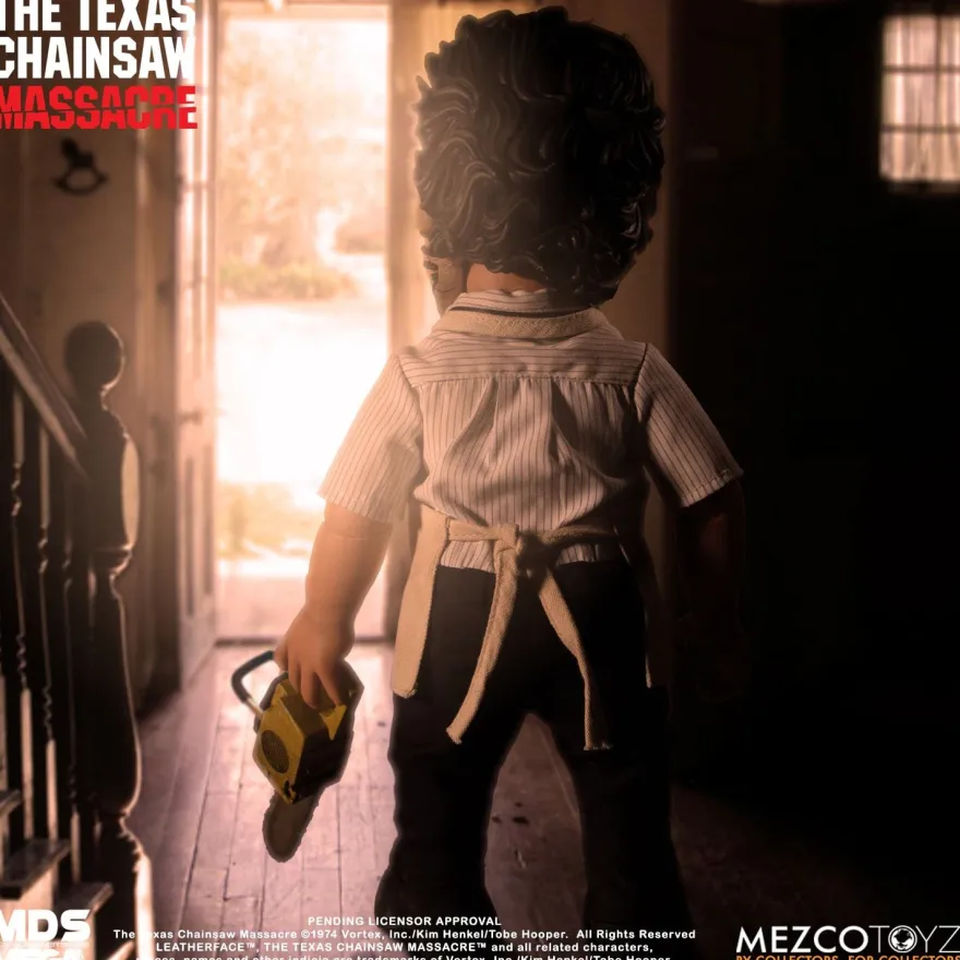 Texas Chainsaw Massacre 15' Talking Mega Scale Leatherface