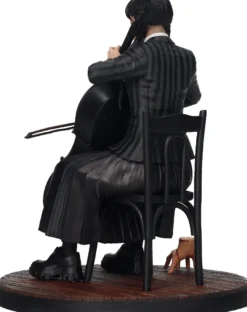 Wednesday Figur mit Cello
