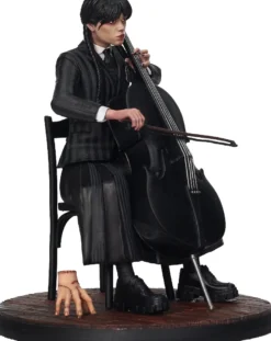 Wednesday Figur mit Cello