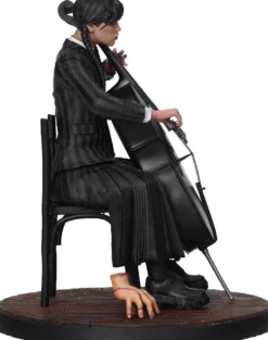Wednesday Figur mit Cello