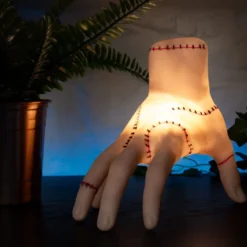 Wednesday LED Tischlampe Eiskaltes Händchen